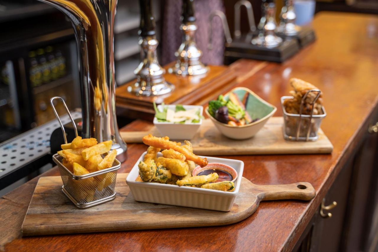 Rising Sun Pub, Restaurant And Rooms Lacock Exteriör bild